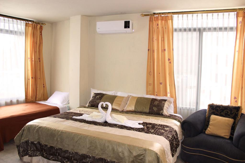 Planet House Hotel Puerto Ayora  Room photo