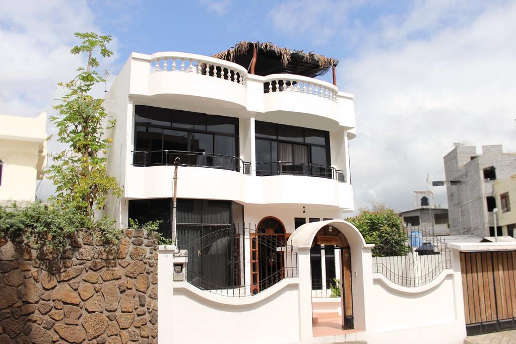 Planet House Hotel Puerto Ayora  Exterior photo
