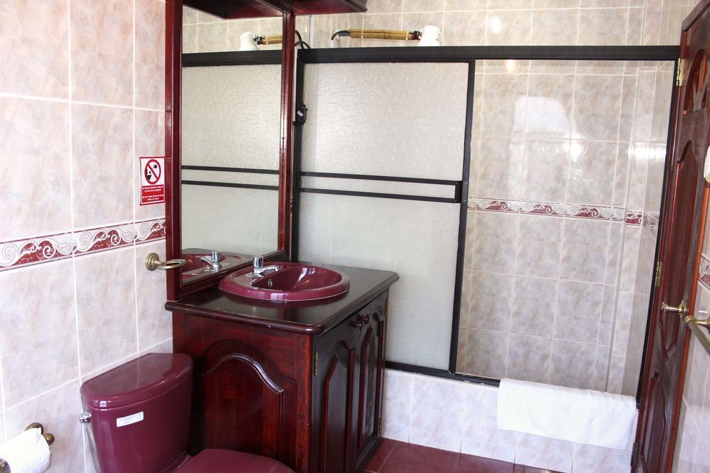 Planet House Hotel Puerto Ayora  Room photo